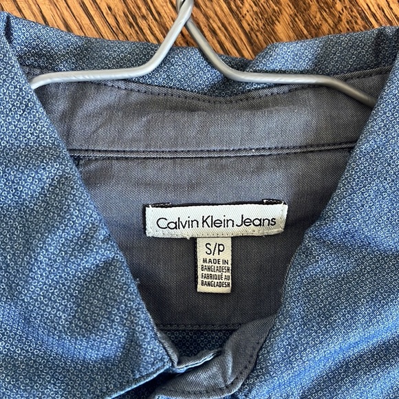 Calvin Klein Jeans. Casual dress shirt. - Picture 2 of 4
